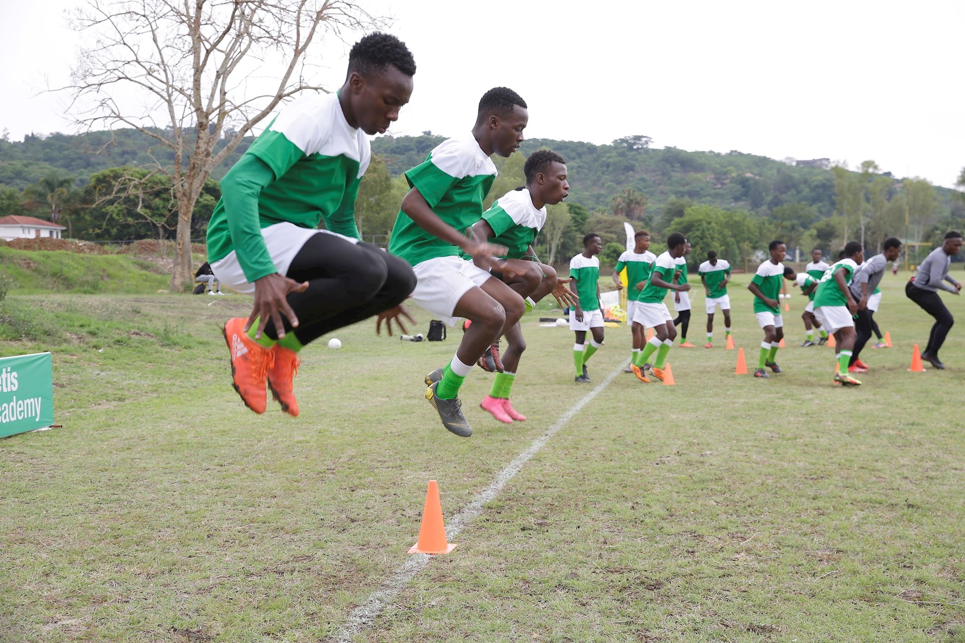 El Betis hace soñar en Zimbabue a las futuras estrellas del fútbol africano El Betis hace soñar en Zimbabue a las futuras estrellas del fútbol africano