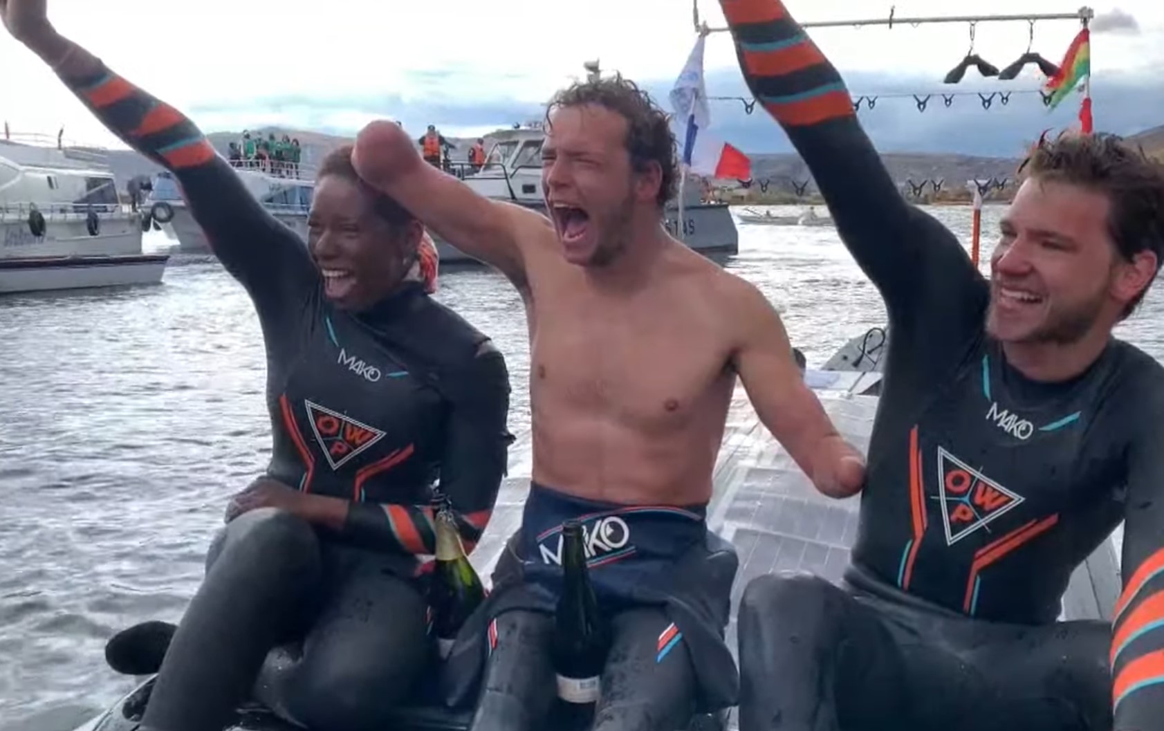 El nadador francés Théo Curin completa la travesía más larga del Titicaca El nadador francés Théo Curin completa la travesía más larga del Titicaca