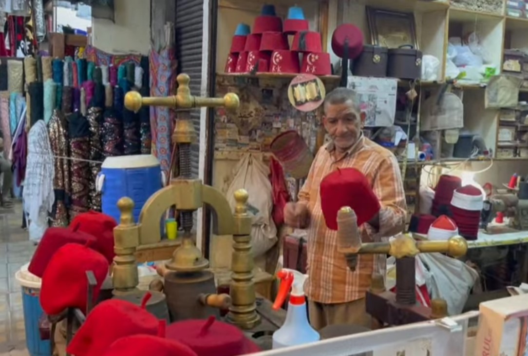 El orgulloso fabricante egipcio de fez que busca mantener la tradición El orgulloso fabricante egipcio de fez que busca mantener la tradición