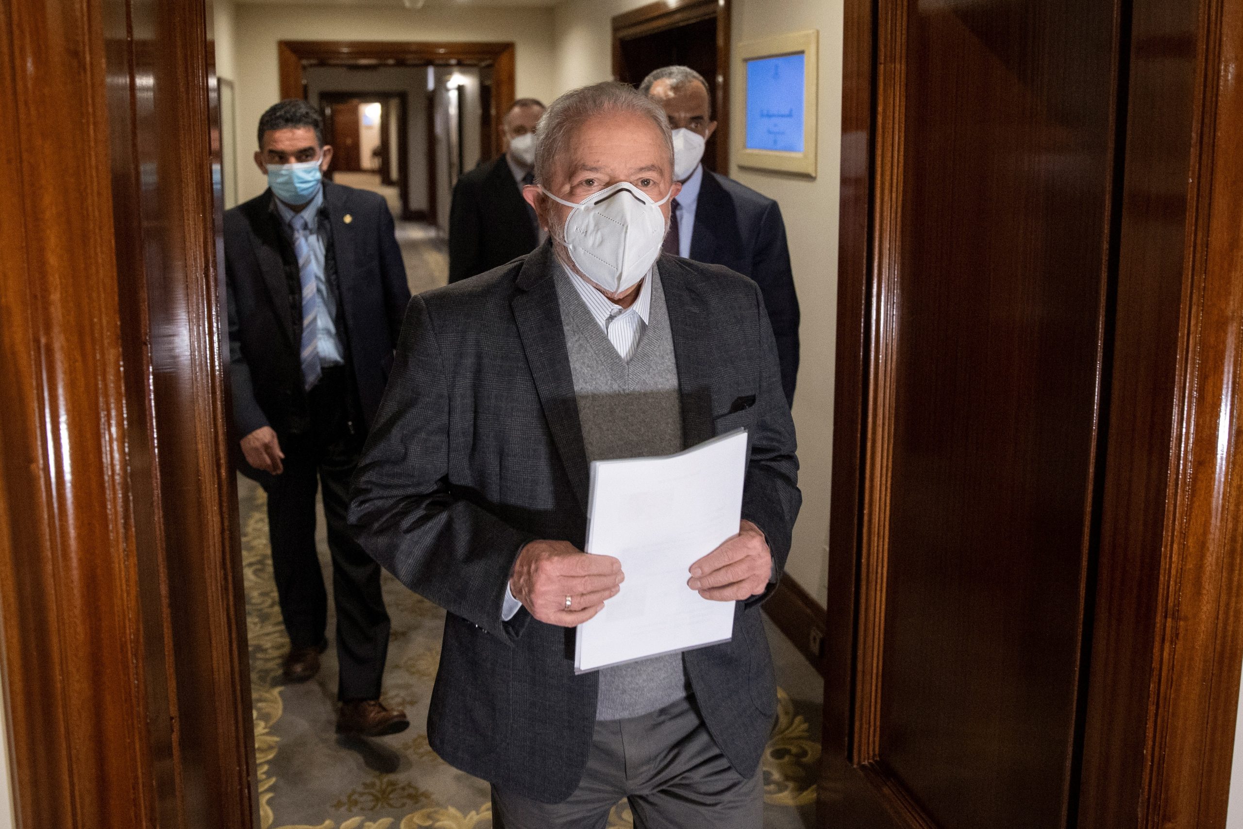 Lula confirma que quiere ser candidato presidencial; lo decidirá “entre febrero y marzo”