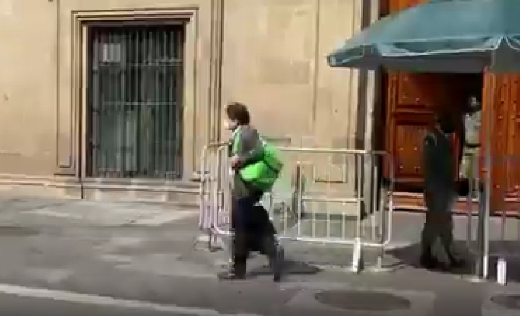 “Llevaba la reforma eléctrica”, revela Mario Delgado sobre mochilas a su salida de Palacio Nacional “Llevaba la reforma eléctrica”, revela Mario Delgado sobre mochilas a su salida de Palacio Nacional