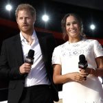 Príncipe Harry se reencuentra con el rey Carlos III; lo acompañan su esposa Meghan y sus dos hijos