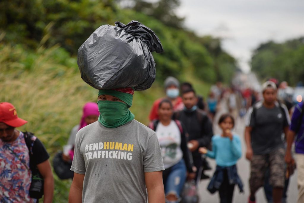 Caravana migrante llega a Veracruz; piden a Biden que "les eche la mano" - miembros-de-caravana-migrante-1024x684