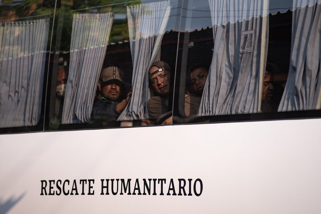 Caravana migrante descansa tras entrar a Veracruz - migrantes-caravana-veracruz2-1024x684