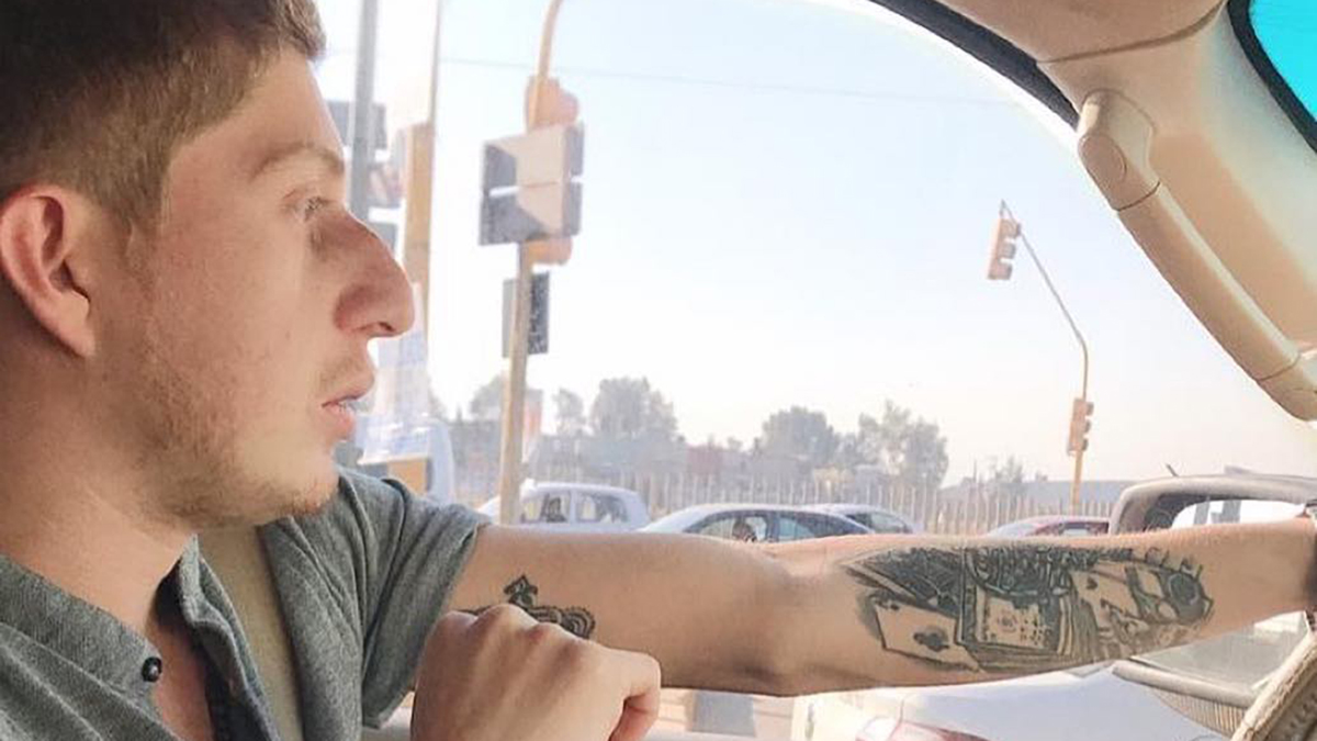 #Video Octavio Ocaña recogió a acompañante en sastrería previo a persecución policial #Video Octavio Ocaña recogió a acompañante en sastrería previo a persecución policial