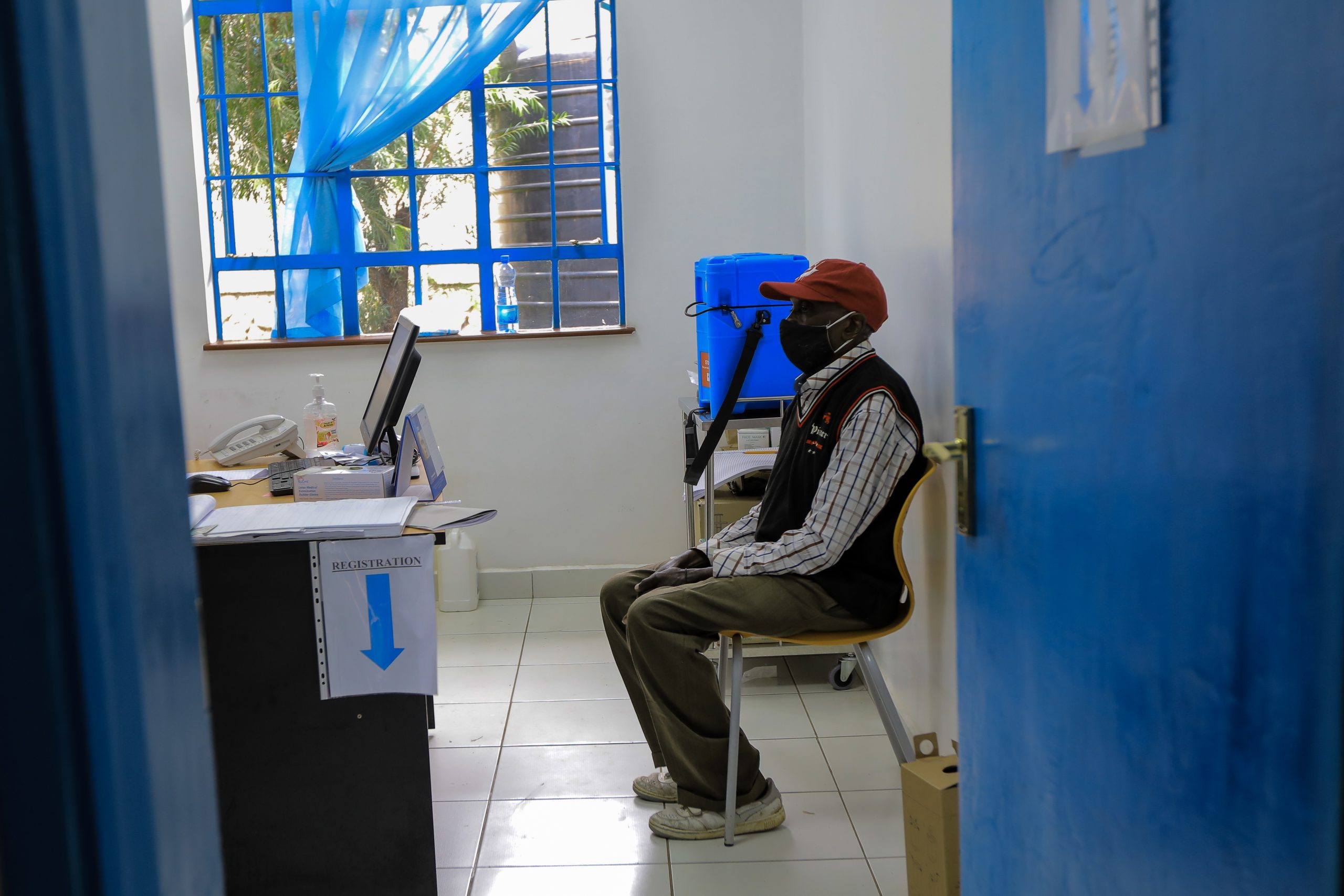 OMS critica restricciones de viaje tras variante ómicron; pide apoyo para África OMS critica restricciones de viaje tras variante ómicron; pide apoyo para África