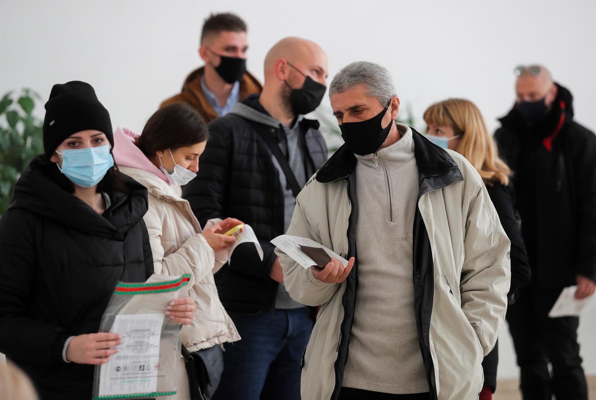 Condena director de la OMS falta de voluntad política para acabar con la pandemia