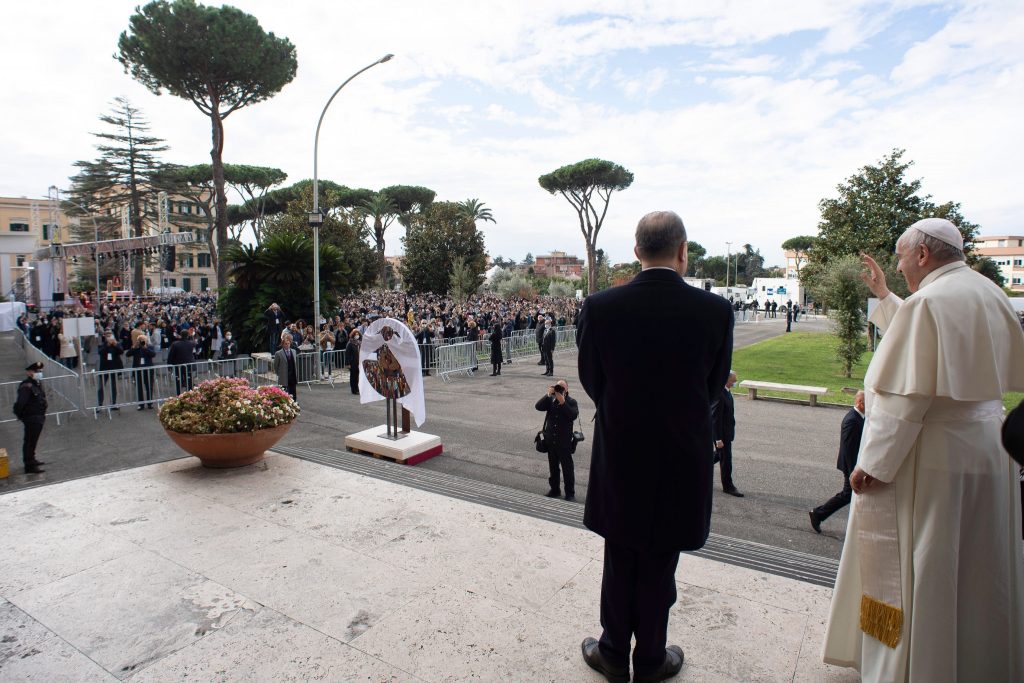 Papa Francisco regresa a hospital donde fue operado para celebrar misa y agradecer cuidados - papa-francisco-en-hospital-gemelli-de-roma-1024x683