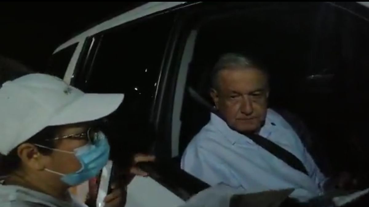 Familiares piden ayuda a López Obrador en Cancún para hallar a desaparecidos