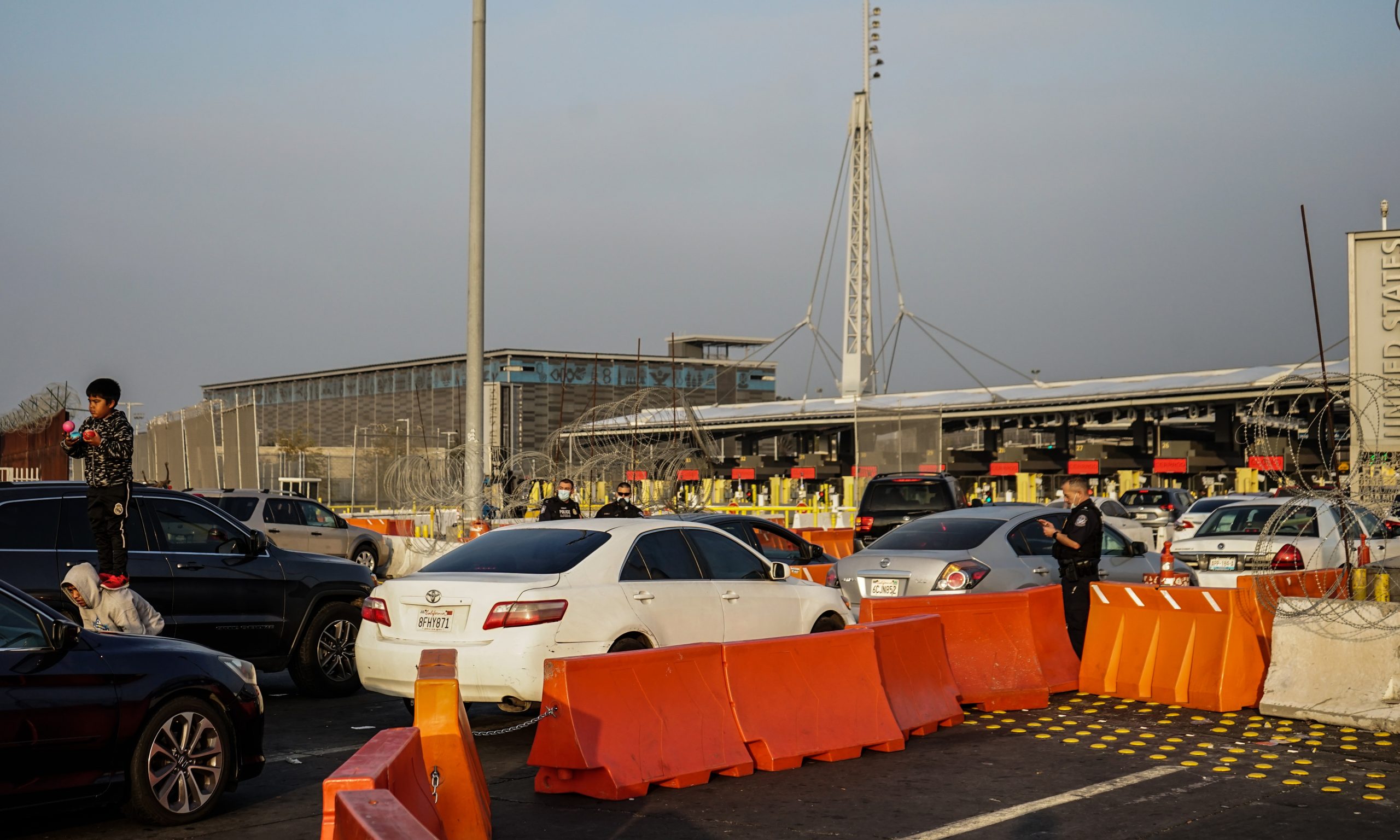 La apertura de la frontera reactiva el comercio y une familias
