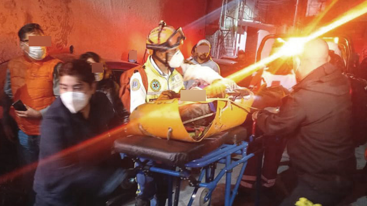 #Video Rescatan en Álvaro Obregón a mujer que cayó a barranco #Video Rescatan en Álvaro Obregón a mujer que cayó a barranco