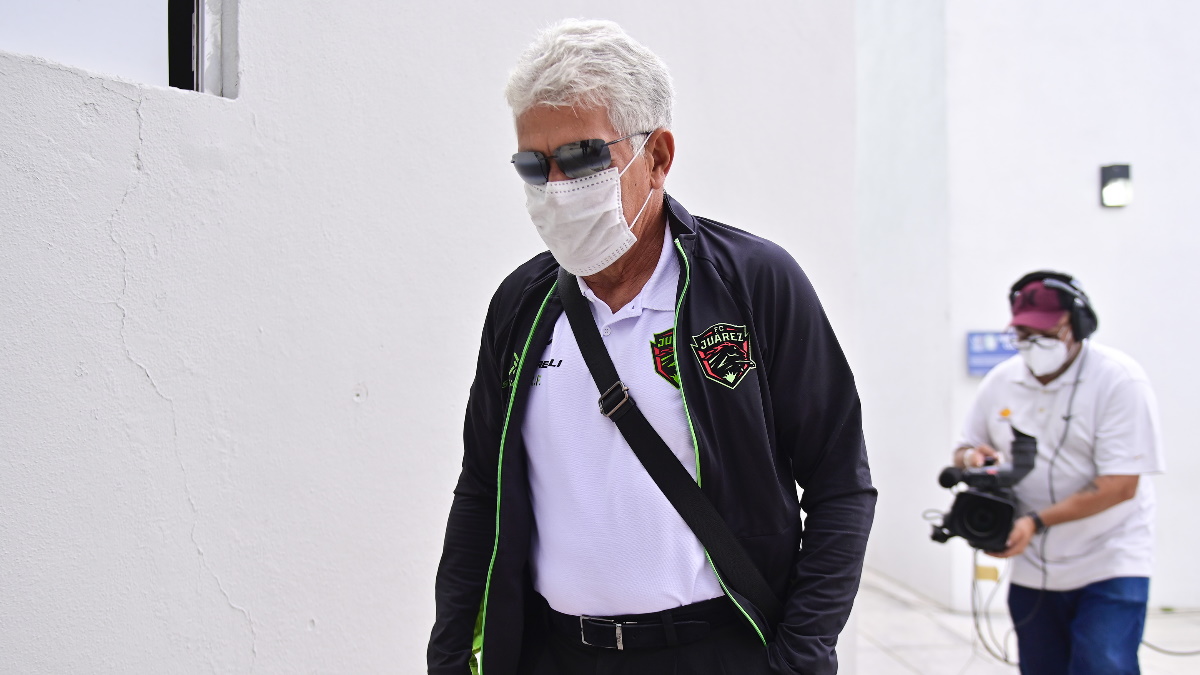 Sancionan al ‘Tuca’ Ferretti por comentarios machistas