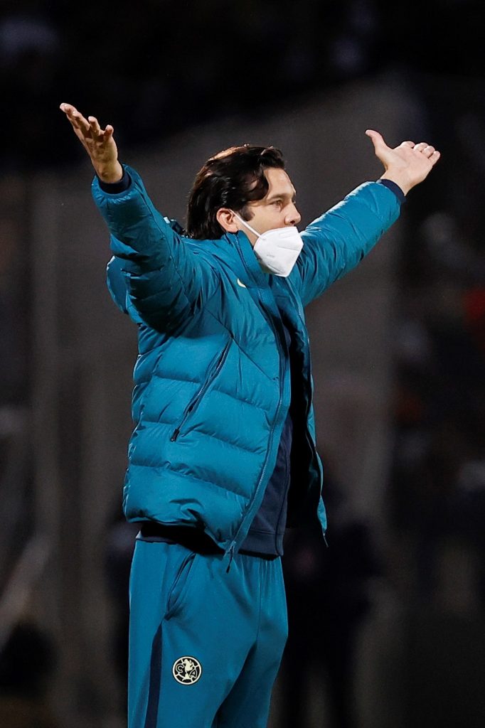 América analizará en siguientes semanas la continuidad de Solari - santiago-solari-682x1024