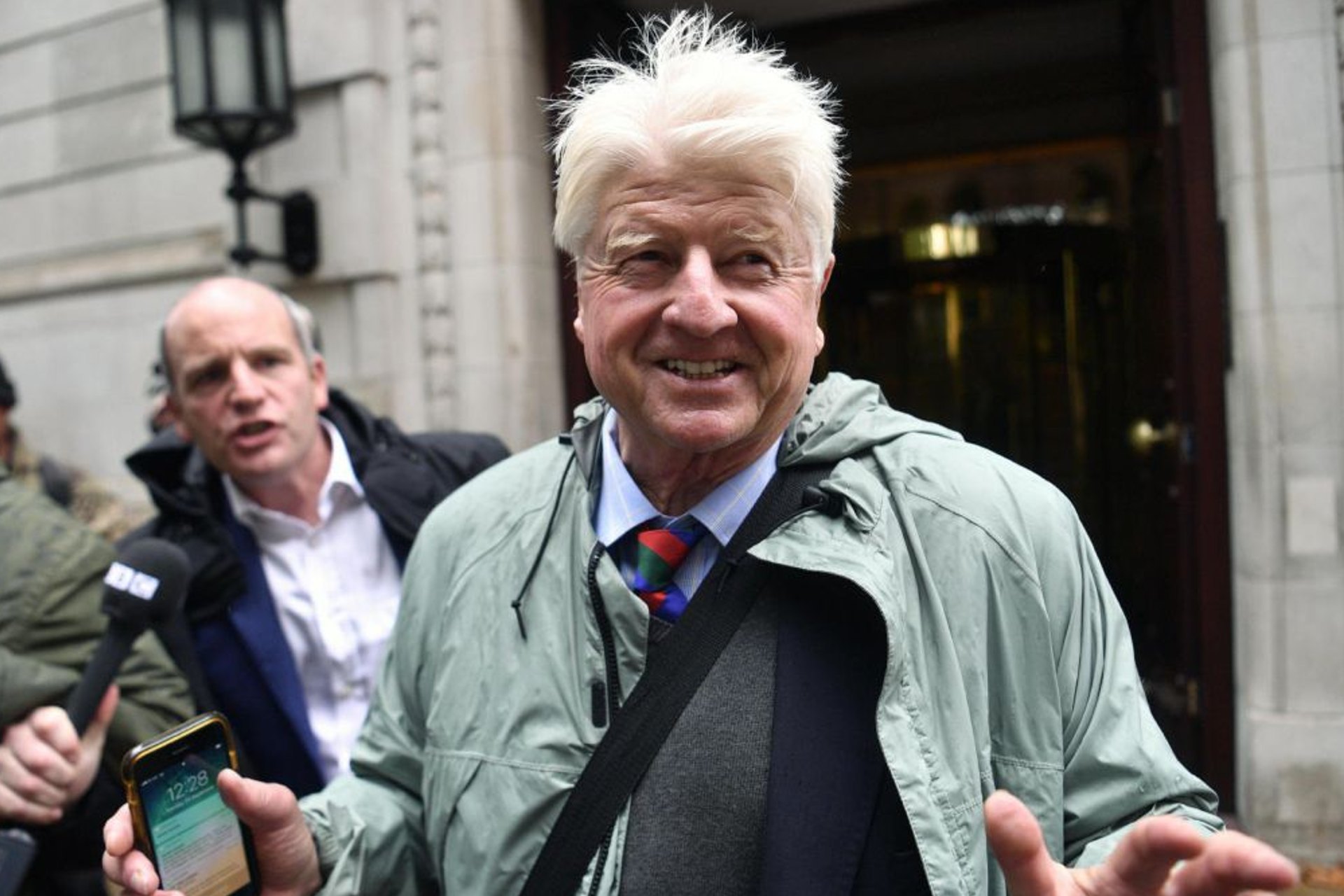 Dos mujeres acusan al padre de Boris Johnson de “tocamientos inapropiados”