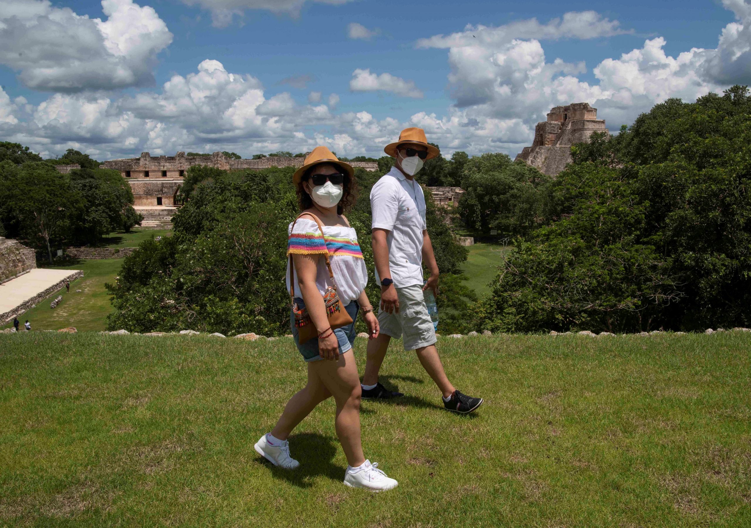 México prevé recibir 31 millones de turistas y más de 18 mdd en 2021