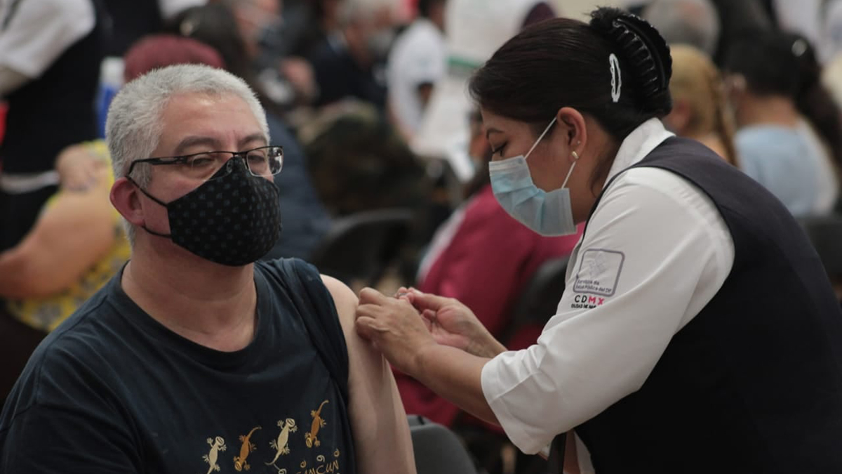 Gobierno contempla aplicar dosis de refuerzo de vacuna anticovid: AMLO