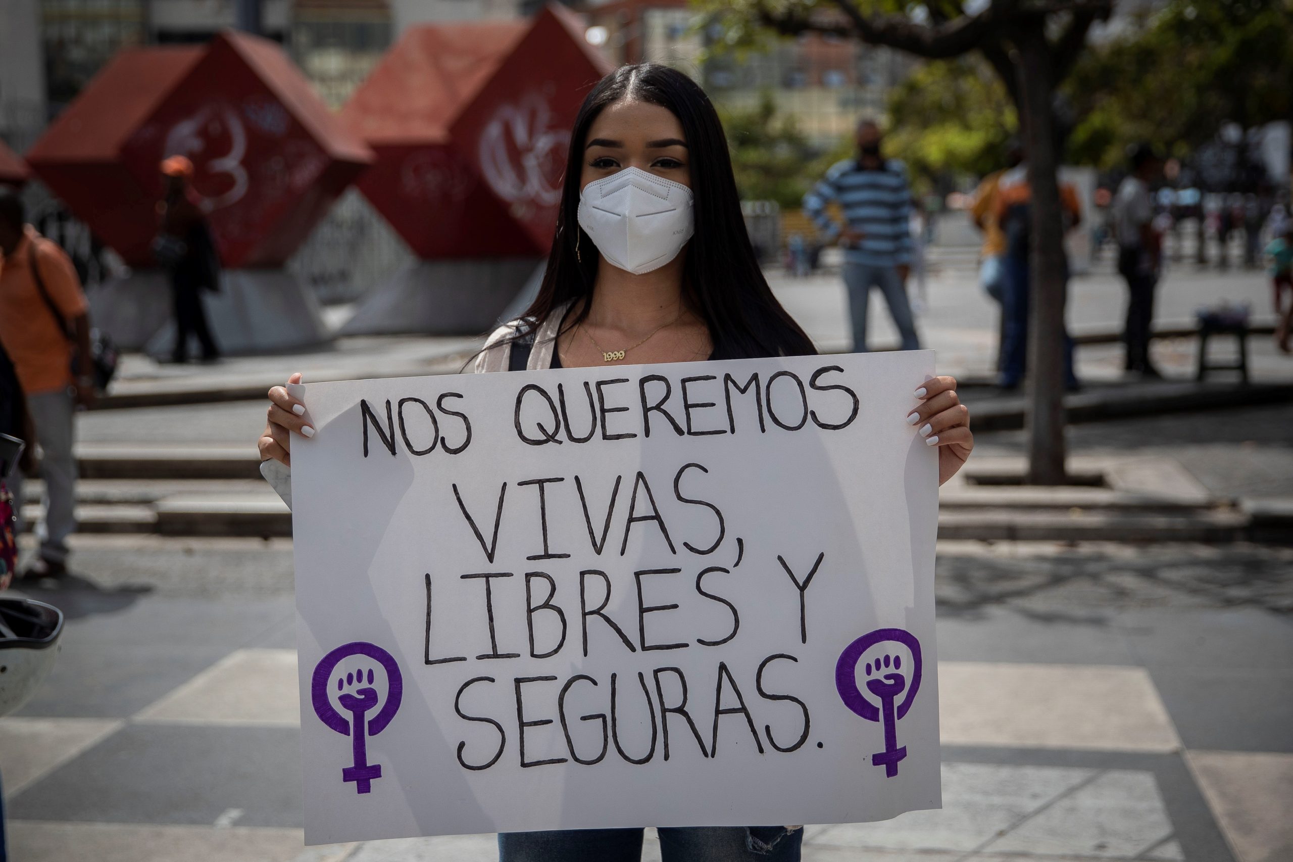 Jesuitas piden al gobierno garantizar a las mujeres una vida libre de violencia