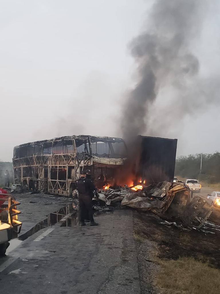 #Video Choque deja cinco calcinados y 14 heridos en Tamaulipas - accidente-transpais-tampico-reynosa1