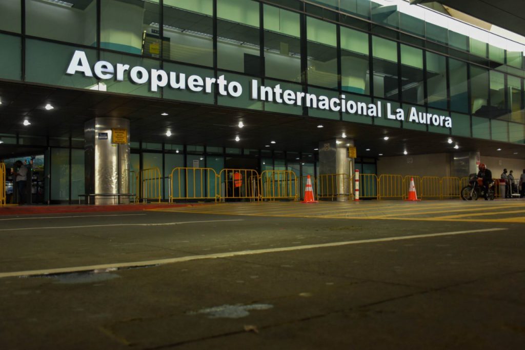 #Video Guatemala reconoce fallo de seguridad por polizón escondido en avión - aeropuerto-internacional-la-aurora-de-guatemala-1024x682