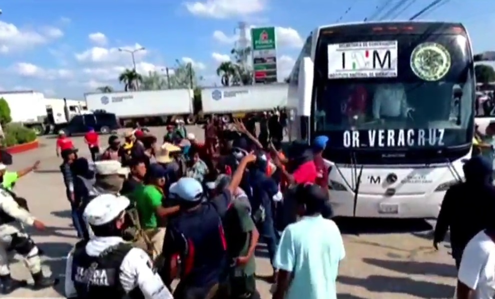 Chocan en Veracruz caravana migrante y Guardia Nacional Chocan en Veracruz caravana migrante y Guardia Nacional