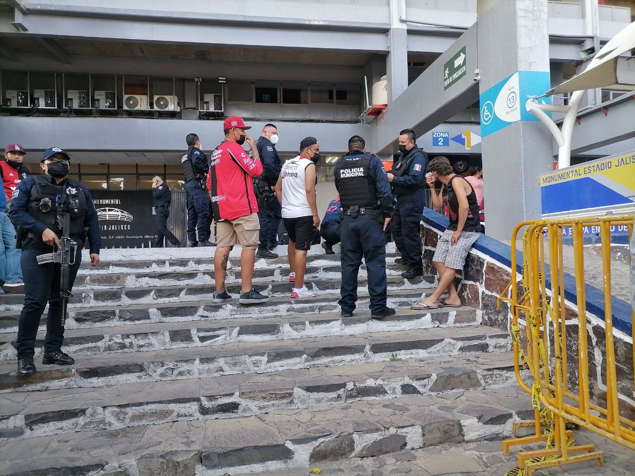 #Video Riña en inmediaciones del Estadio Jalisco por presuntos revendedores