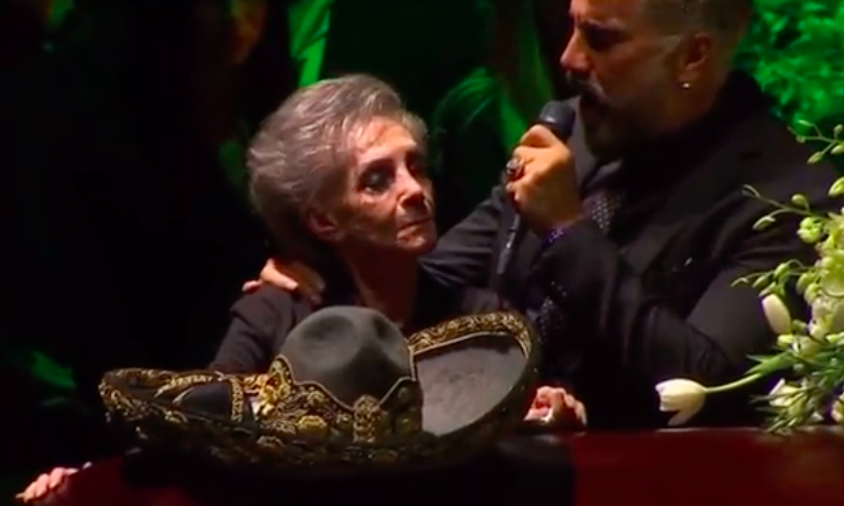 #Video Alejandro Fernández interpreta ‘Amor de los dos’ en homenaje a Vicente Fernández #Video Alejandro Fernández interpreta ‘Amor de los dos’ en homenaje a Vicente Fernández