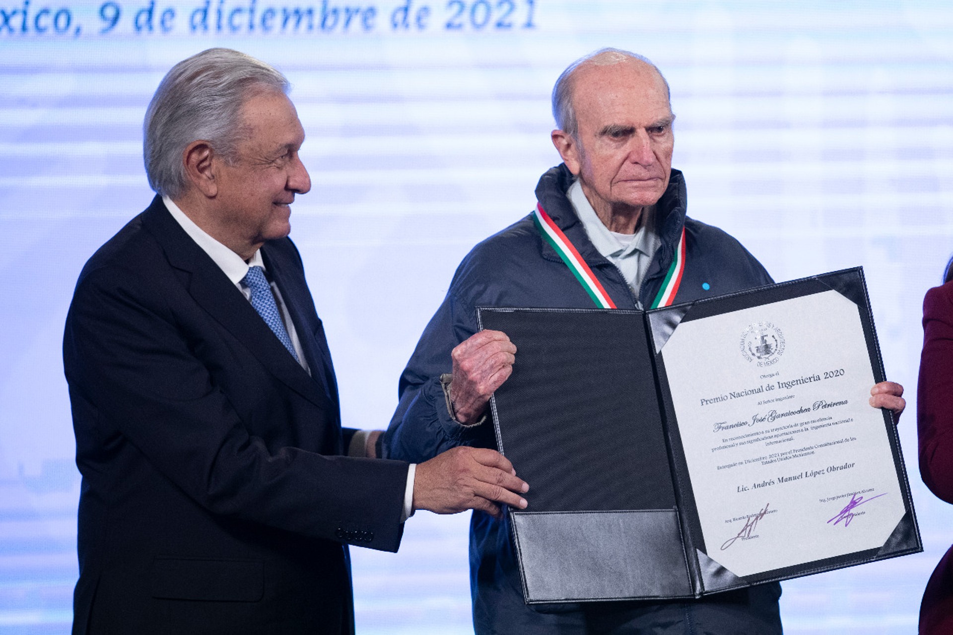 AMLO entrega Premios Nacionales de Ingeniería y Arquitectura 2020 AMLO entrega Premios Nacionales de Ingeniería y Arquitectura 2020