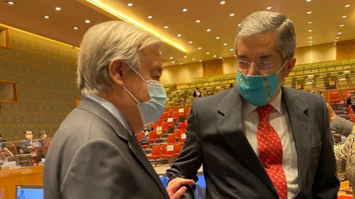 Embajador De la Fuente conversa con secretario general de la ONU durante sesión sobre el cambio climático