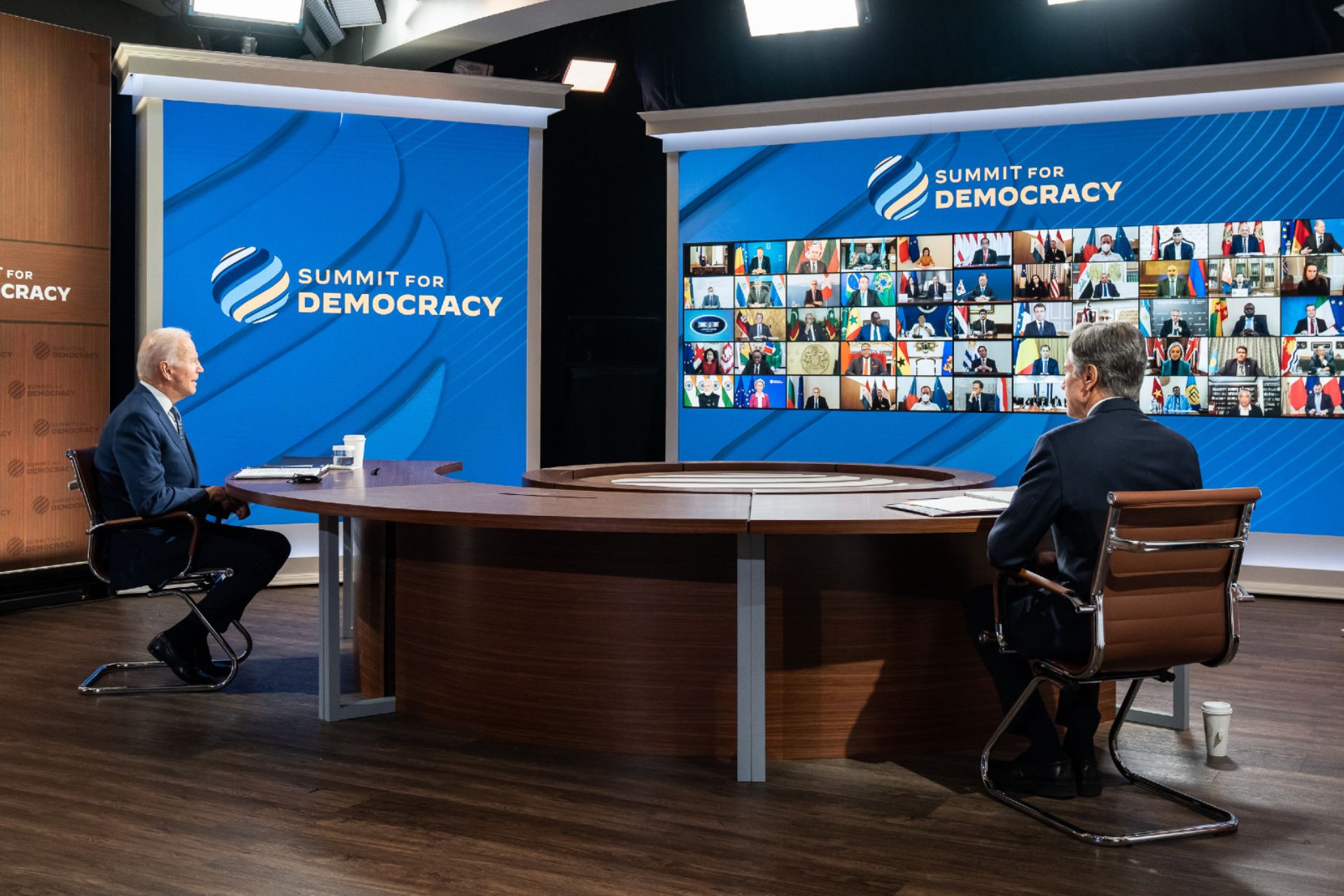 EE.UU. dará 424 mdd para programas de ayuda a prensa libre y lucha anticorrupción