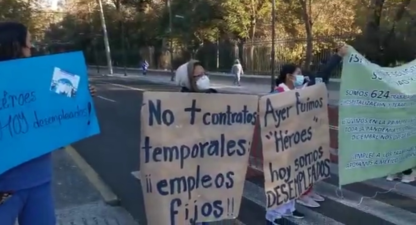 Médicos COVID-19 bloquean Calz. Chivatito; piden no ser despedidos