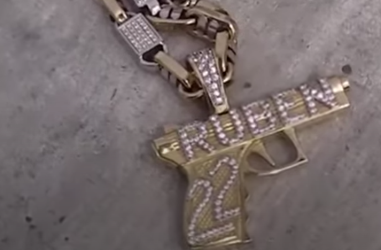 Cae red que estafó 2,5 millones suplantando la identidad de 200 personas