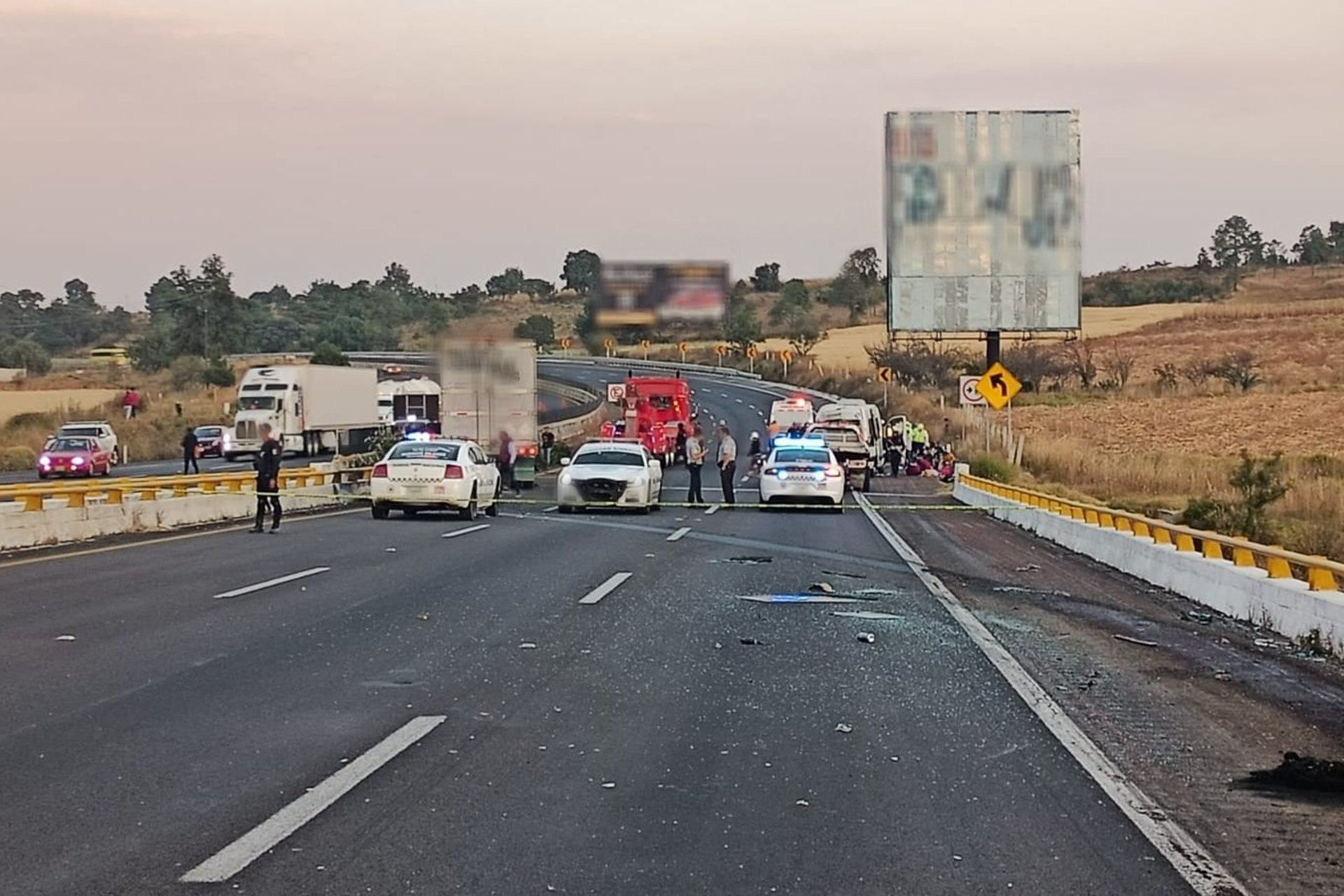 Accidente en la autopista México-Puebla deja al menos 15 heridos