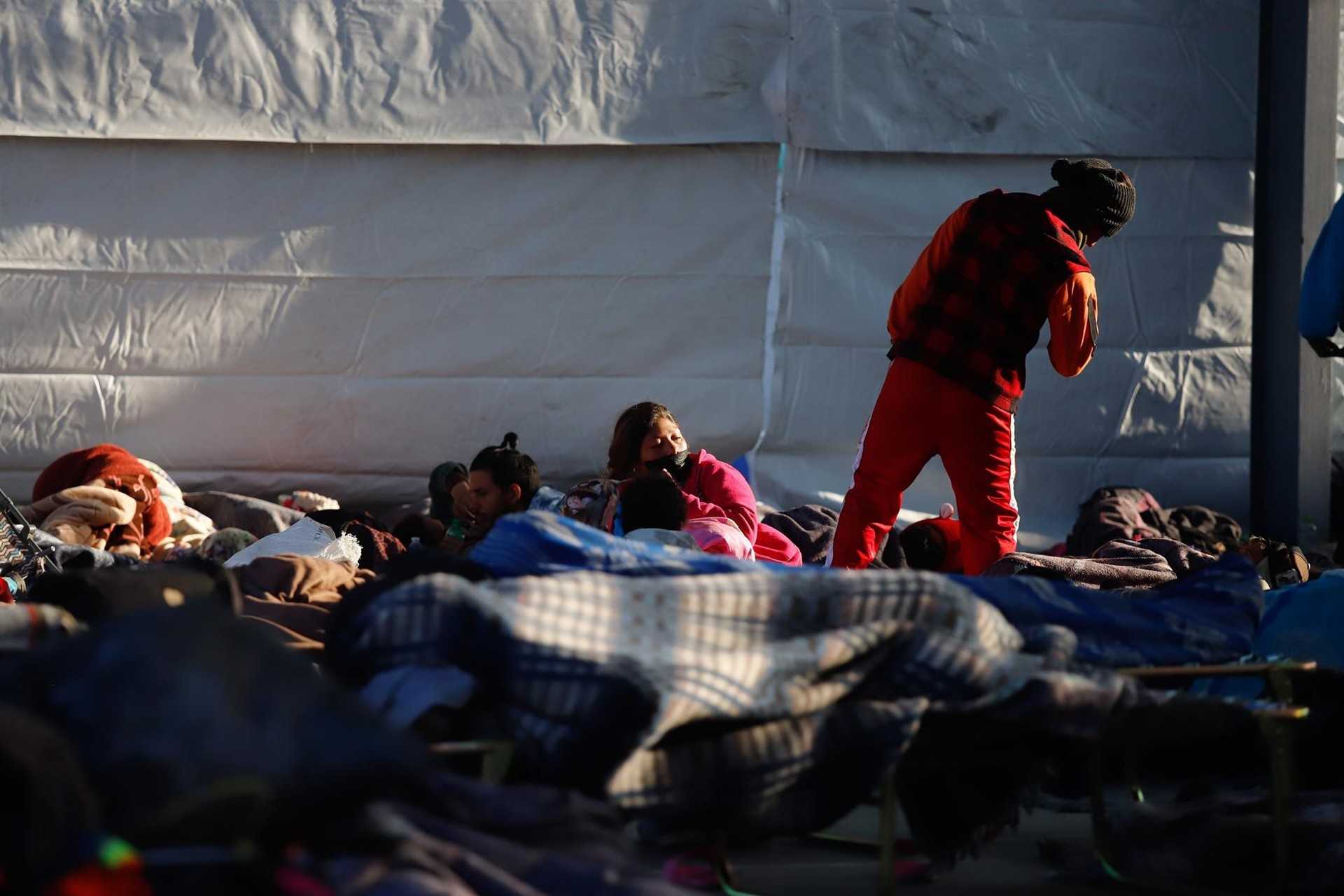 Caravana migrante aguarda en CDMX y estudia sus próximos pasos