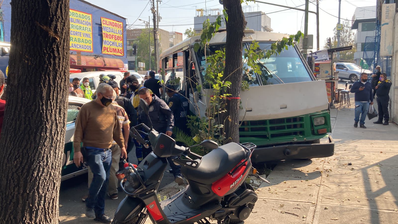 Choque de microbús en la Cuauhtémoc deja 12 heridos