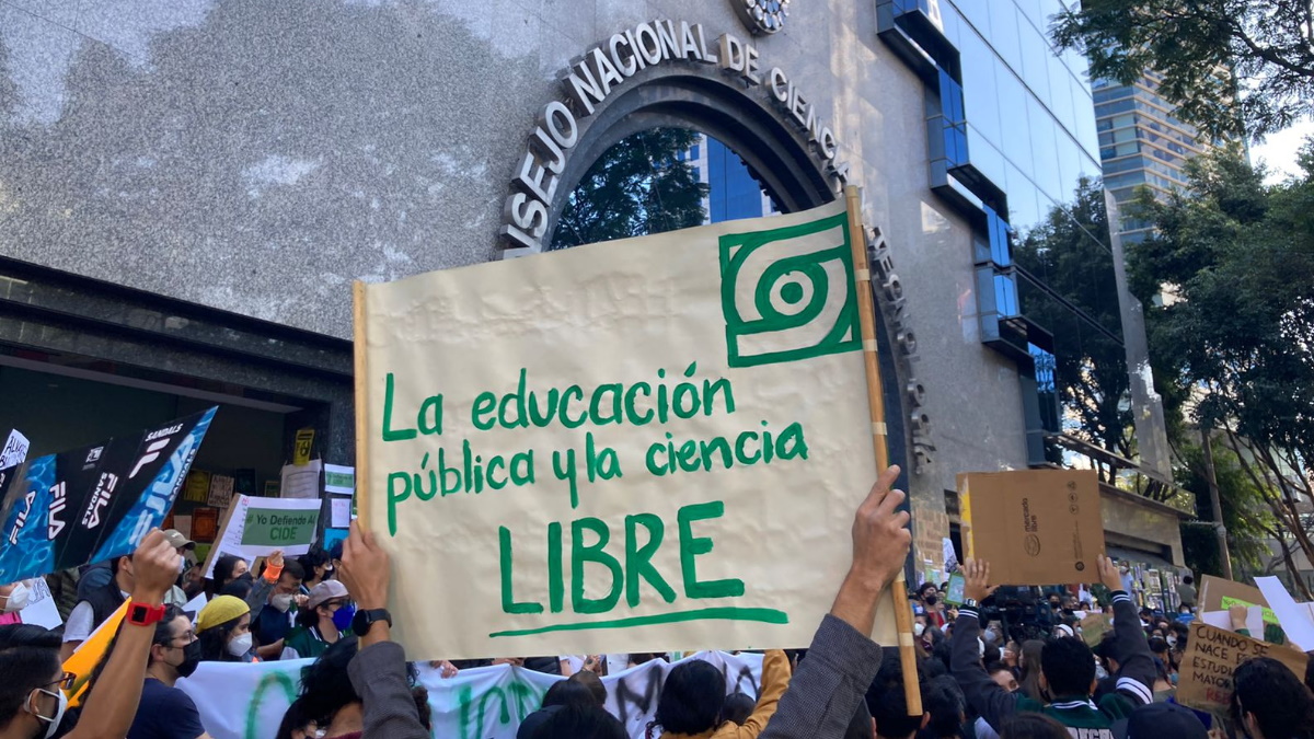 Ataque al CIDE, tiro de advertencia a las grandes universidades: Jean Meyer Ataque al CIDE, tiro de advertencia a las grandes universidades: Jean Meyer