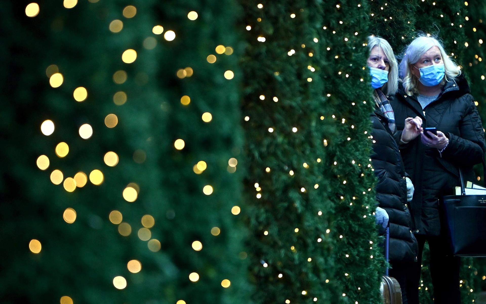 Variante ómicron ya está en 57 países, pero abundan los casos leves