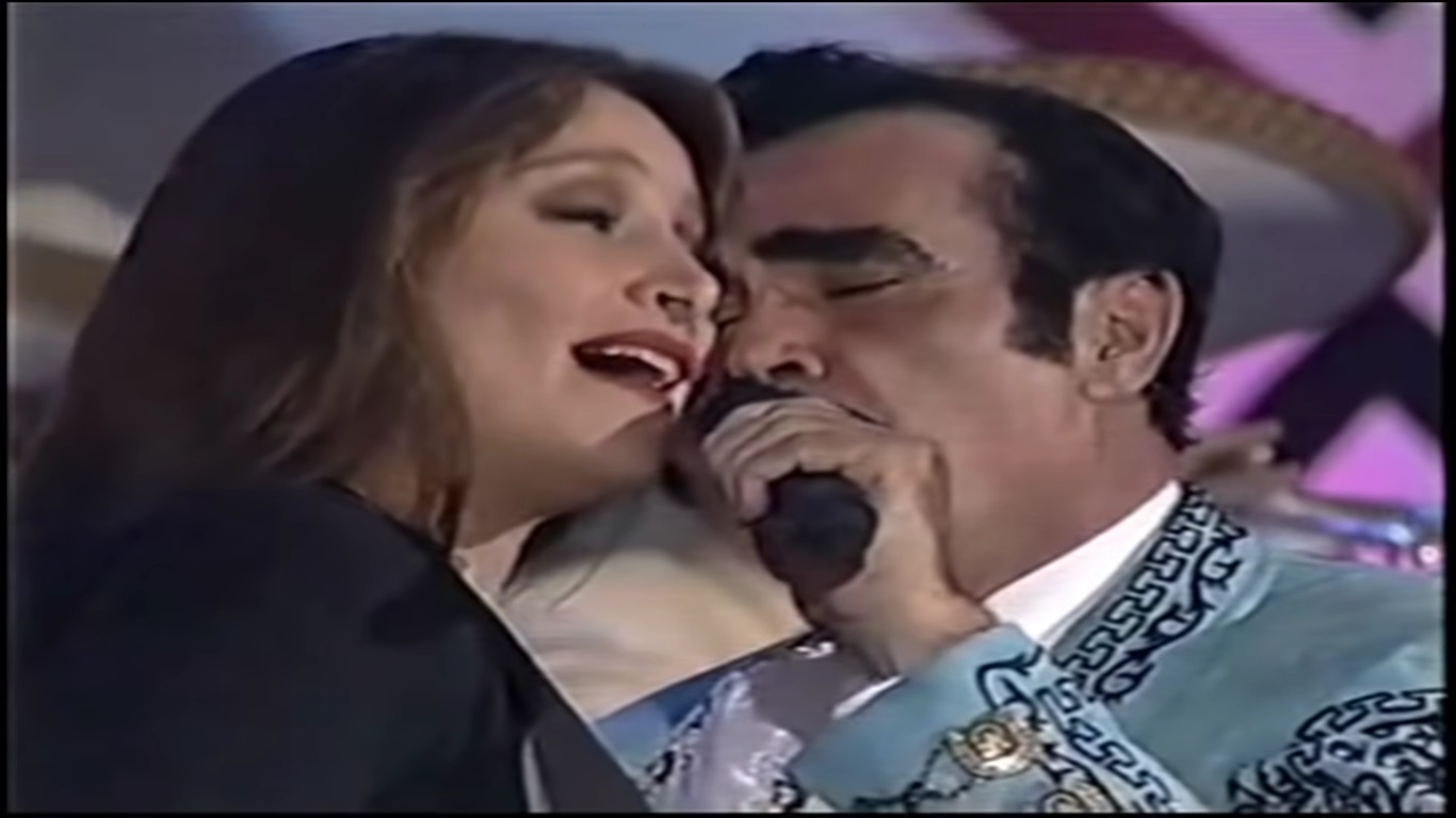 Muerte de Vicente Fernández deja un vacío de la época que se está yendo: Daniela Romo