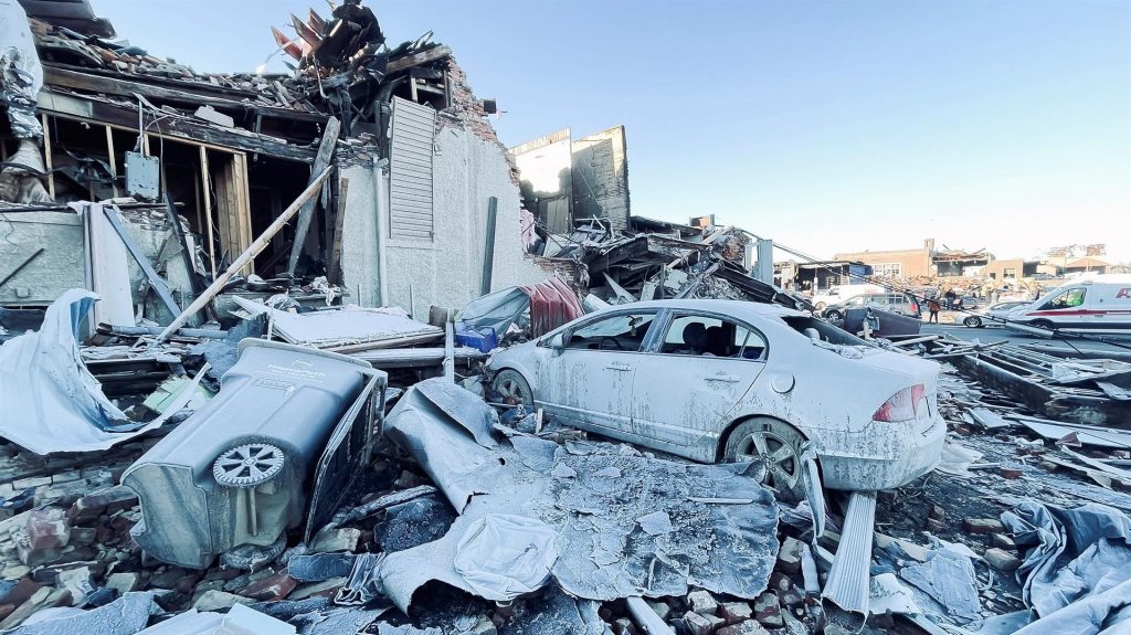 Papa Francisco envía condolencias por víctimas de tornados en EE.UU. - danos-en-kentucky-eeuu-por-tornados-1024x575