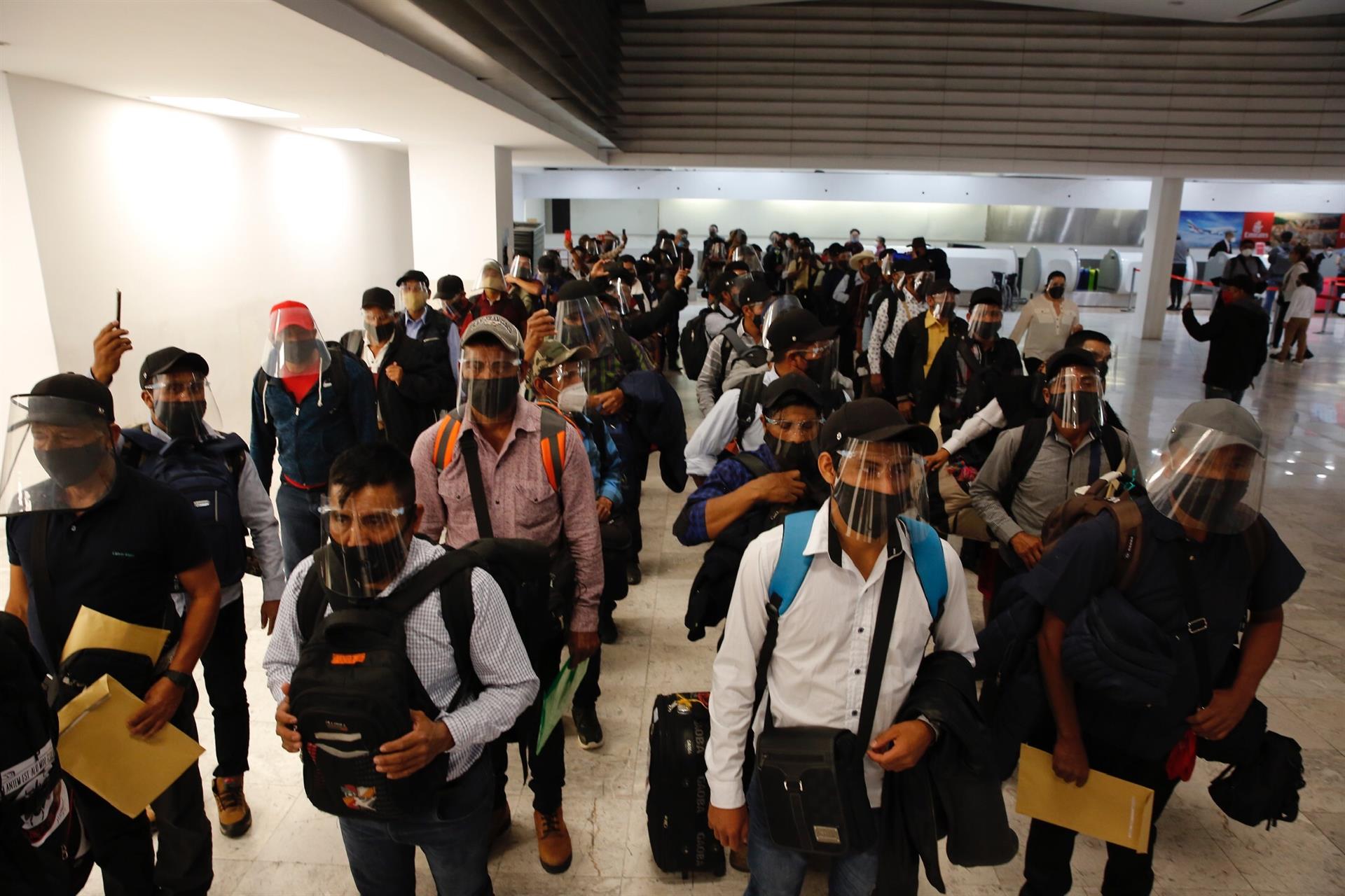 Delegación zapatista regresa a Chiapas tras gira por Europa