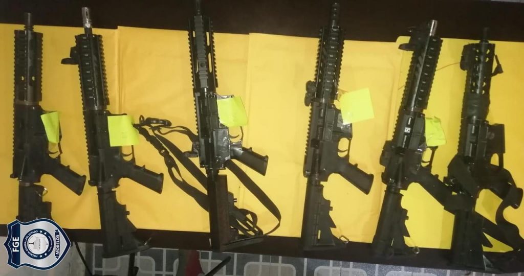 Detienen a seis hombres con armas, droga y autos robados en Morelos - detenidos-tlaltizapan-morelos-armas-droga-autos-4-1024x540