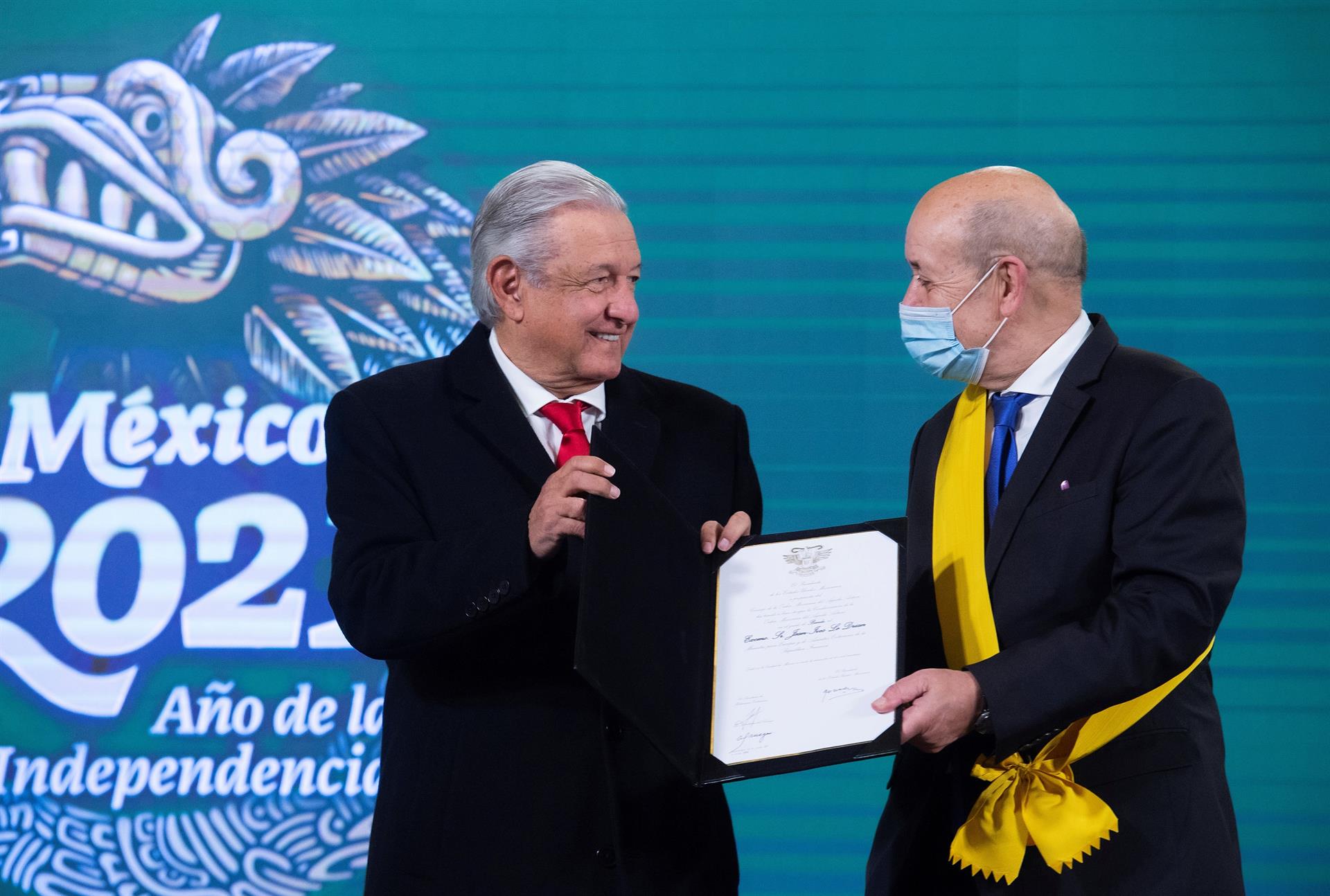 México otorga el Águila Azteca al canciller francés, Jean-Yves Le Drian