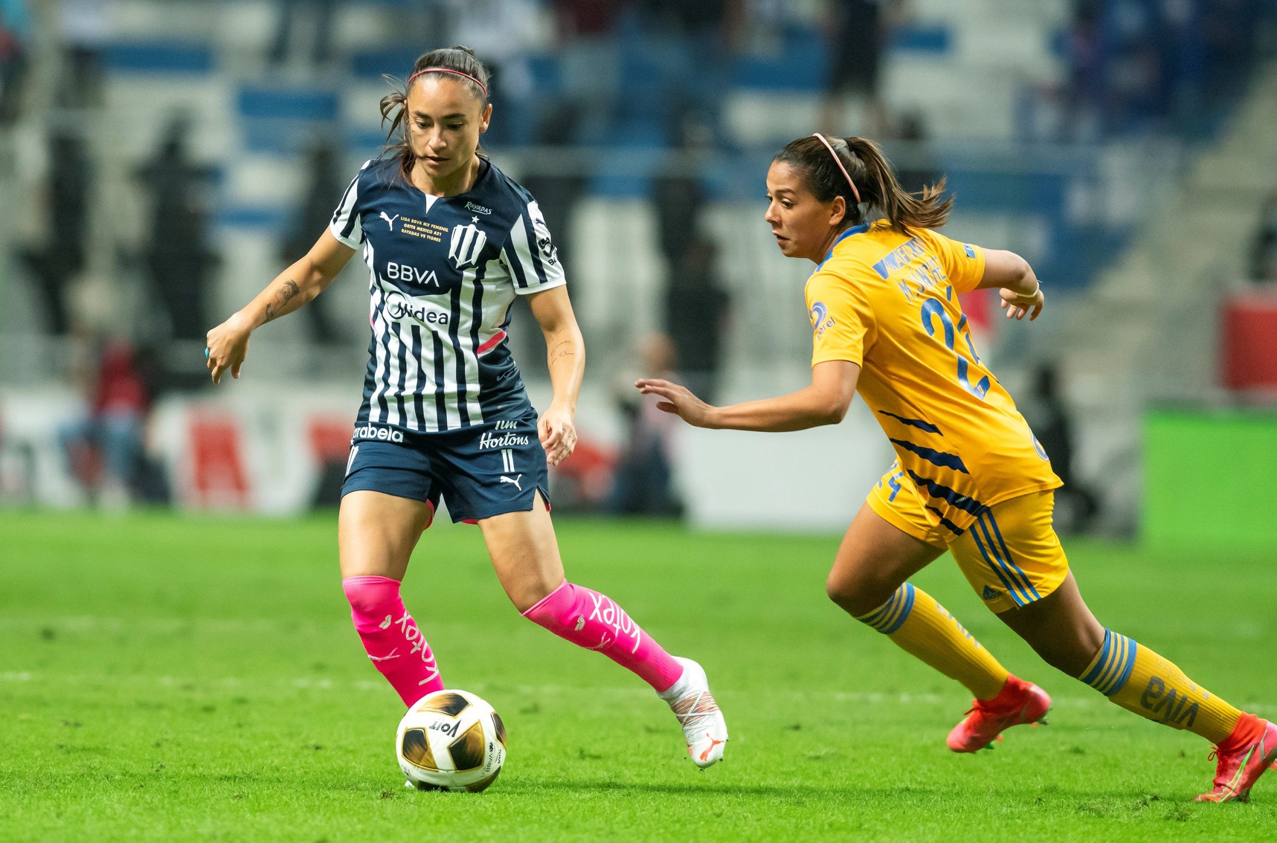 Rayadas y Tigres empatan a 2 goles en ida de la final de la liga femenil