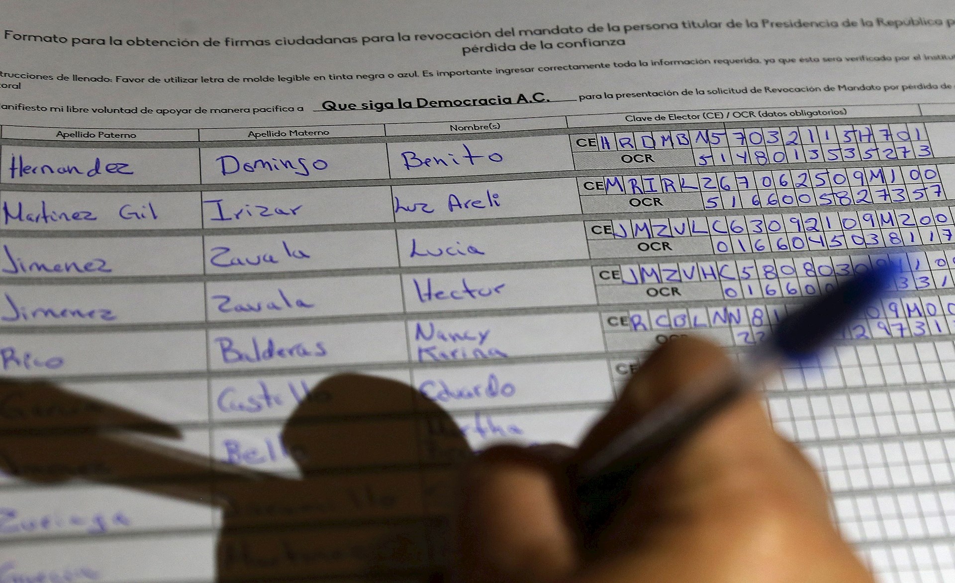 Este sábado vence el plazo para entregar firmas al INE para la revocación de mandato