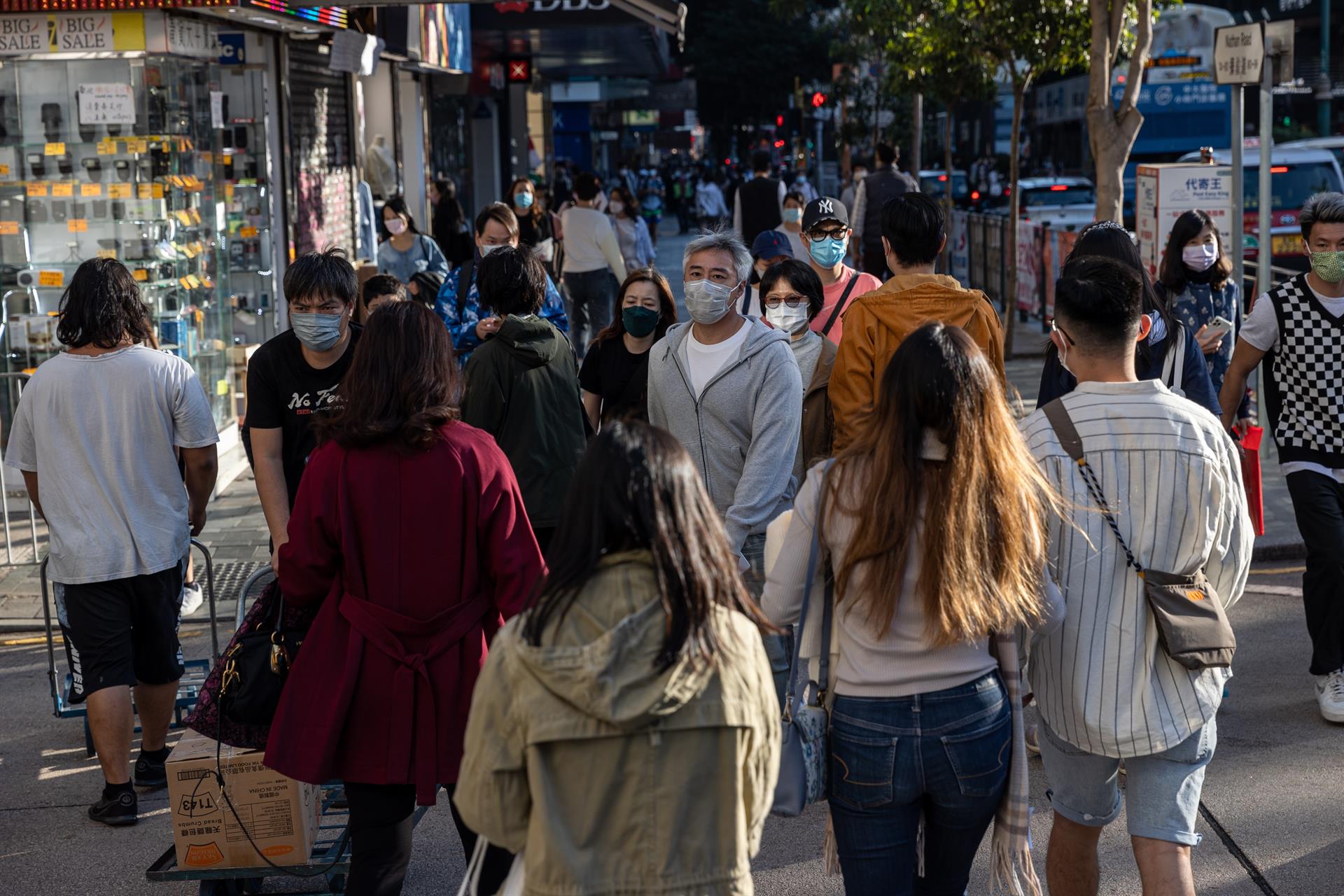 Ómicron sería más reinfecciosa, pero con síntomas menos graves: OMS