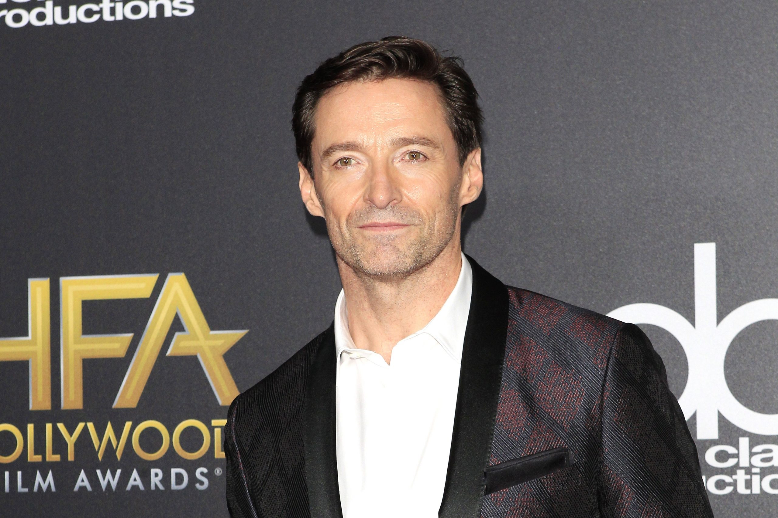 Hugh Jackman confirma positivo a COVID-19; suspende musical en Broadway