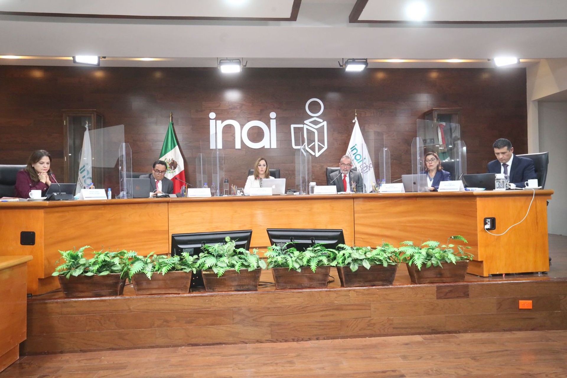 Comisionados del INAI “no sirven para nada”: López Obrador Comisionados del INAI “no sirven para nada”: López Obrador