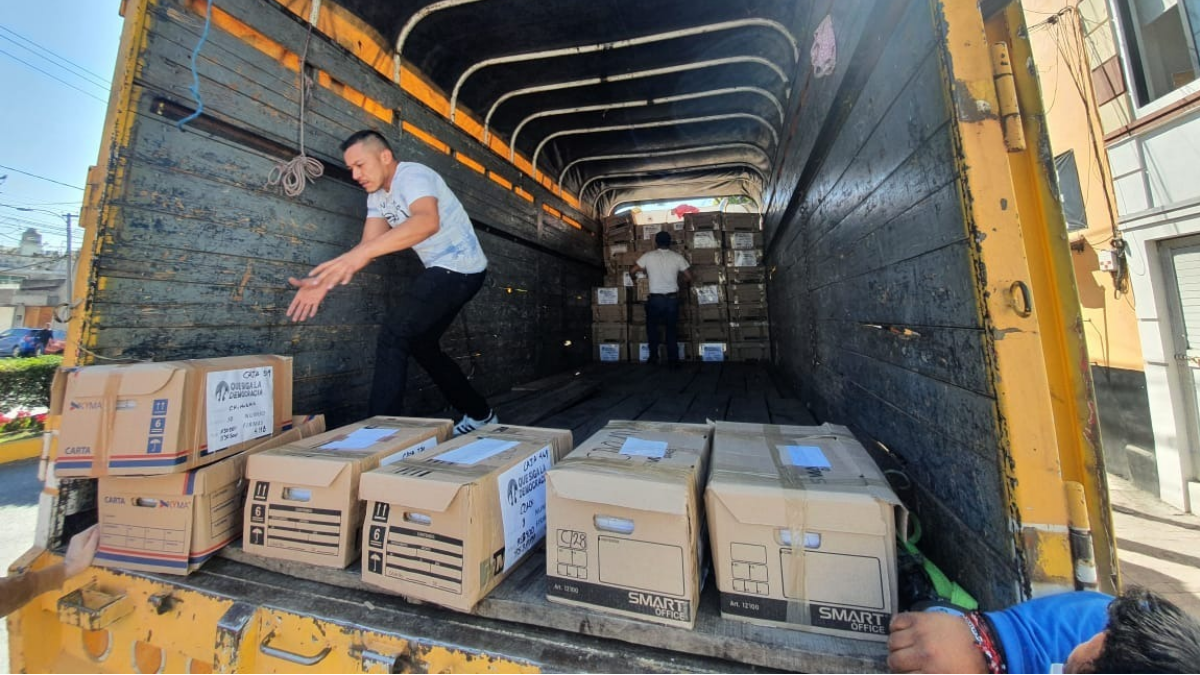 Entregan al INE 3 millones de firmas para la revocación de mandato en el último día de recepción