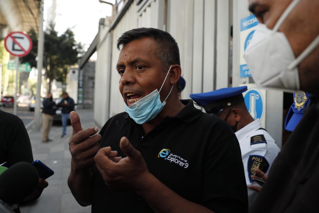 Rosario Piedra recibe a caravana migrante; CNDH gestionará diálogo con Gobierno Federal - irineo-mujica-activista-de-pueblo-sin-fronteras-1024x683