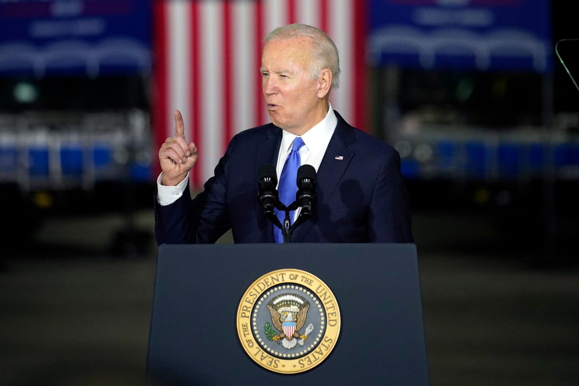 Biden defiende impulso de su cumbre y espera resultados en un año