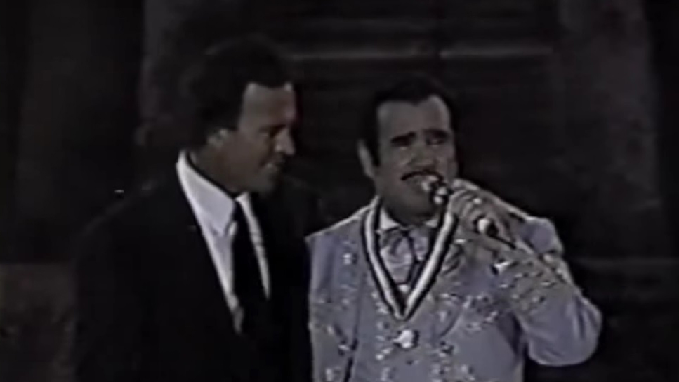 Julio Iglesias, devastado por la muerte de Vicente Fernández; “yo lo amaba”, dice